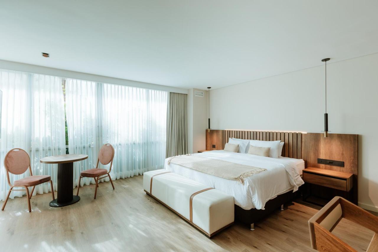 Sky Hotel 4*